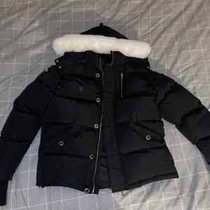 Moose Knuckles 3Q XL - Storlek  XL  Passar även L  Helt ny ej använd 