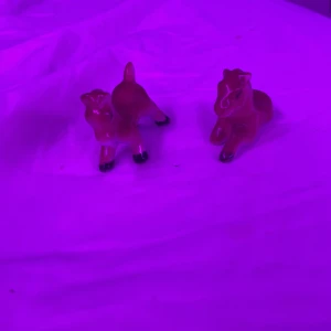 Miniatyr hästar  - I porslin köpta 2020, 20kr för båda 15kr för en