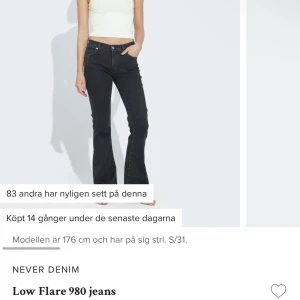Lågmidjade jeans  - Säljer mina jätte fina svarta lågmidjade jeans fråk bik bok