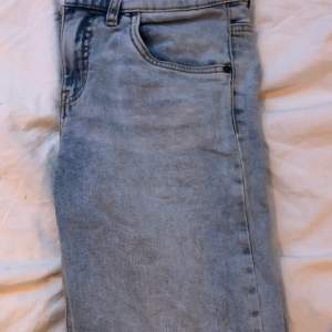 Skit snygga jeans Stockholmsstil säljer för att jag använder aldrig som de kostade 300 men säljer dom för 150
