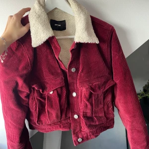 Jacka - Säljer denna jättesnygga jacka från bikbok i storlek S då den inte kommer till användning längre. Kan skicka eller mötas upp.