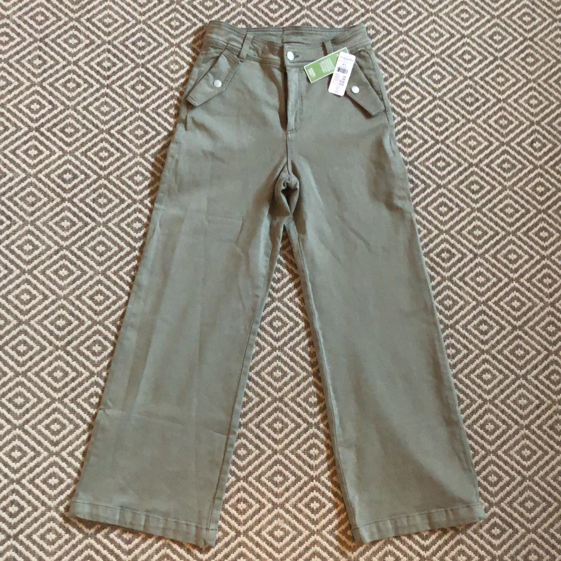 Oanvända byxor från Kappahl
