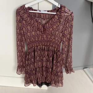 Klänning - Perfekt klänning till julafton eller nyår!!! Storlek S!!