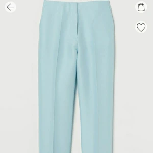 Storlek EUR 36 - Mitt plag är helt nytt jag beställde hem byxorna, testade de men dem var för små. Hade inte tid att lämna tillbaka dem så dem har stått i min garderob oanvända, så om någon vill köpa HÖR AV ER!!!!