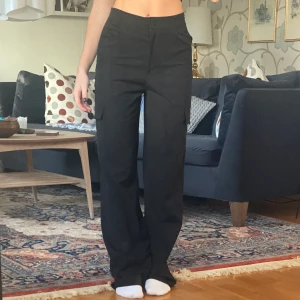 Cargobyxor - Supersnygga Cargobyxor som inte kommer till användning längre ❤️ jag är 161cm lång