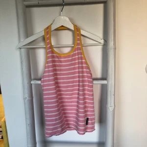 Halterneck - Halterneck topp från polarn och pyret