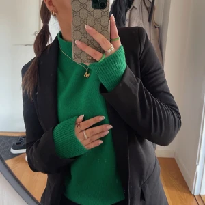 Klassisk svart blazer från NAKD - Klassisk blazer från NAKD. Mycket fint skick! Säljs pga dubbletter 