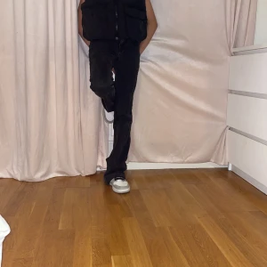 Bootcut - Svarta Bootcut från gina modelen är sönder ner så jag köpt de så inte gjort de