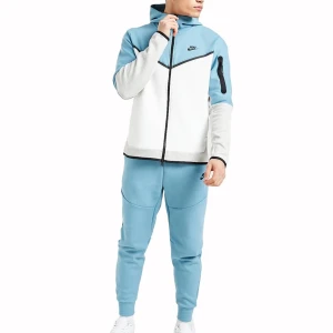 Nike tech tracksuit - Säljer helt ny Nike tracksuit i storlek S, kan tänka mig mötas upp i Stockholm kan tänka mig gå ner i pris vid snabb affär