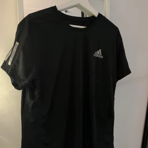 Adidaströja - Fin tröja från adidas. Oanvänd 