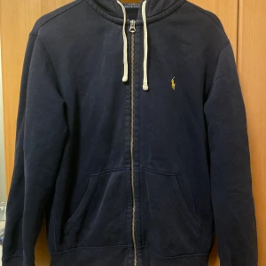 POLO Ralph Lauren - Mörkblå polo Ralph Lauren tröja  