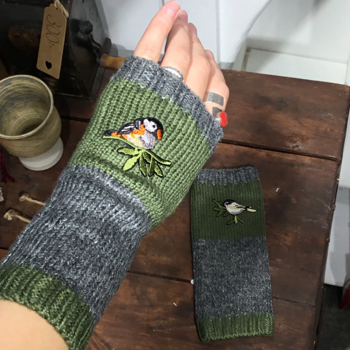 Nya stickade handledsvärmre