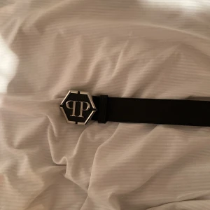 Philipp plein bälte - Säljer mitt pp bälte i storlek 80 då det är för litet
