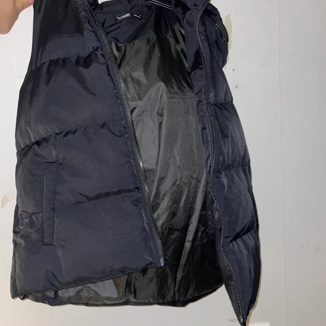 Väst med luva , svart !! - 91