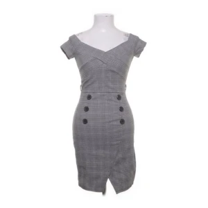 40’s-50’s klänning  - Supersnygg rutig klänning från Miss One.  Strl 38.  Stretchig.  Dragkedja bak.   Rök-, parfym- och djurfritt hem.  Swish föredras. 