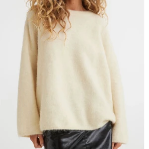 Stickad tröja ifrån H&M - Så fin stickad tröja ifrån H&M, kommer inte till användning. Nyskick! Helt slutsåld