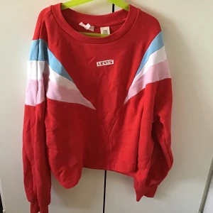 Levis tröja! - FRAKT: 63kr = 163kr frågor? skriv till mig privat!
