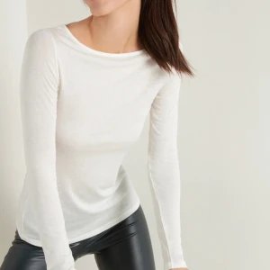 Långärmad tröja - Säljer denna super coola långärmade tröja från Tezenis, helt ny och i nyskick. Aldrig använd!🫶🏽💖