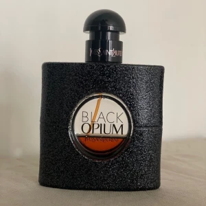 Black opium 50 ml - 50 ml från början. Ca 20 ml kvar.