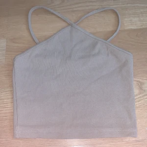 Zara linne S - Fint Zara linne jag köpte i sommar linnet kom tyvärr inte till användning. Linnet är lite ljust brunt och lite beige, har aldrig använt:) Fråga för fler bilder