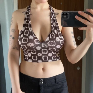 Halterneck topp - Supersöt topp från pull&bear som jag aldrig använt! Möts upp i Stockholm eller skickar mot fraktkostnad <3