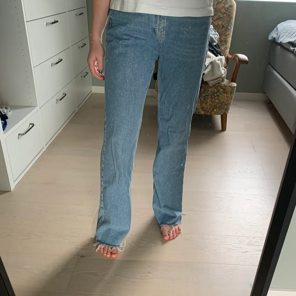 Jeans från Pull&Bear storlek 38. Loose fit och långa i benen. Jeans & Byxor.