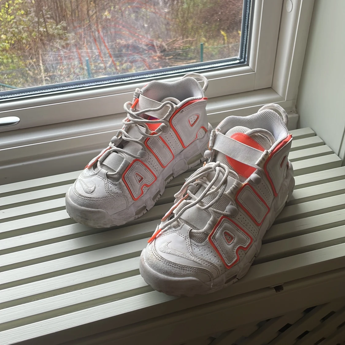 Nike air more uptempo