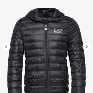 Armni jacka - Säljer min Armani jacka då den inte kommer till användning