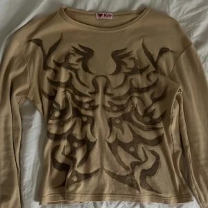 Tröja från humana - Ascool tröja köpt på humana, som inte rikigt är min stil<3 Ett litet hål( se bild 3) men man kan enkelt du ihop det och det syns knappt på! Pris kan diskuteras  (Frakt ingår inte)