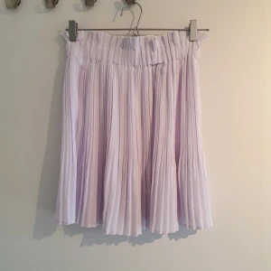 Kjol från NA-KD  - Superfin kjol som jag säljer då den blivit för liten. Inte använd många gånger. Köparen står för frakt!