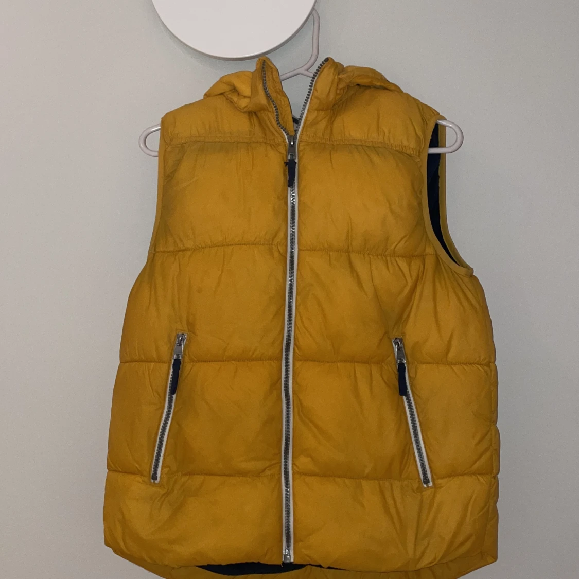 Denna väst får bli en gåva till er.