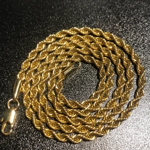 pläterad kedja  - Använd 2-3 gånger med försiktighet super fin kedja av bra kvalitet! Har inte tappat färg 😍😍😍✨✨✨