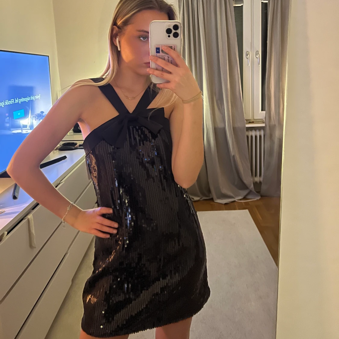 Klänning med rosett