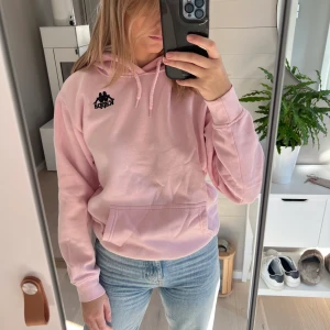 Kappa hoodie  - Rosa kappa hoodie  Bra skick Klicka ej ”köp nu” 