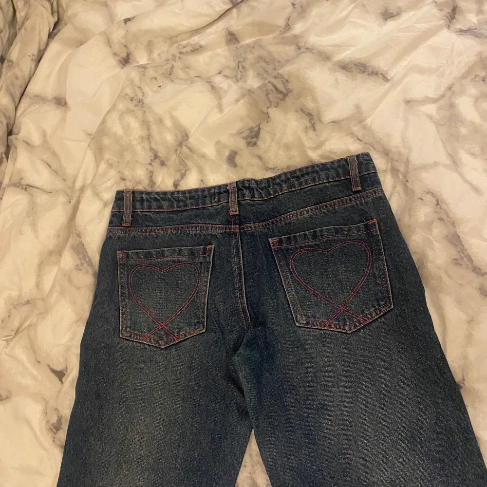 säljer mina lågmidjade jeans från jaded london då det inte är min stil längre💕. Jeans & Byxor.
