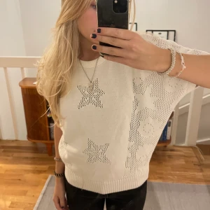 🤩cool stickad t-shirt - Intressekoll!⚠️är inte säker på att jag vill sälja. Kom med prisförslag!