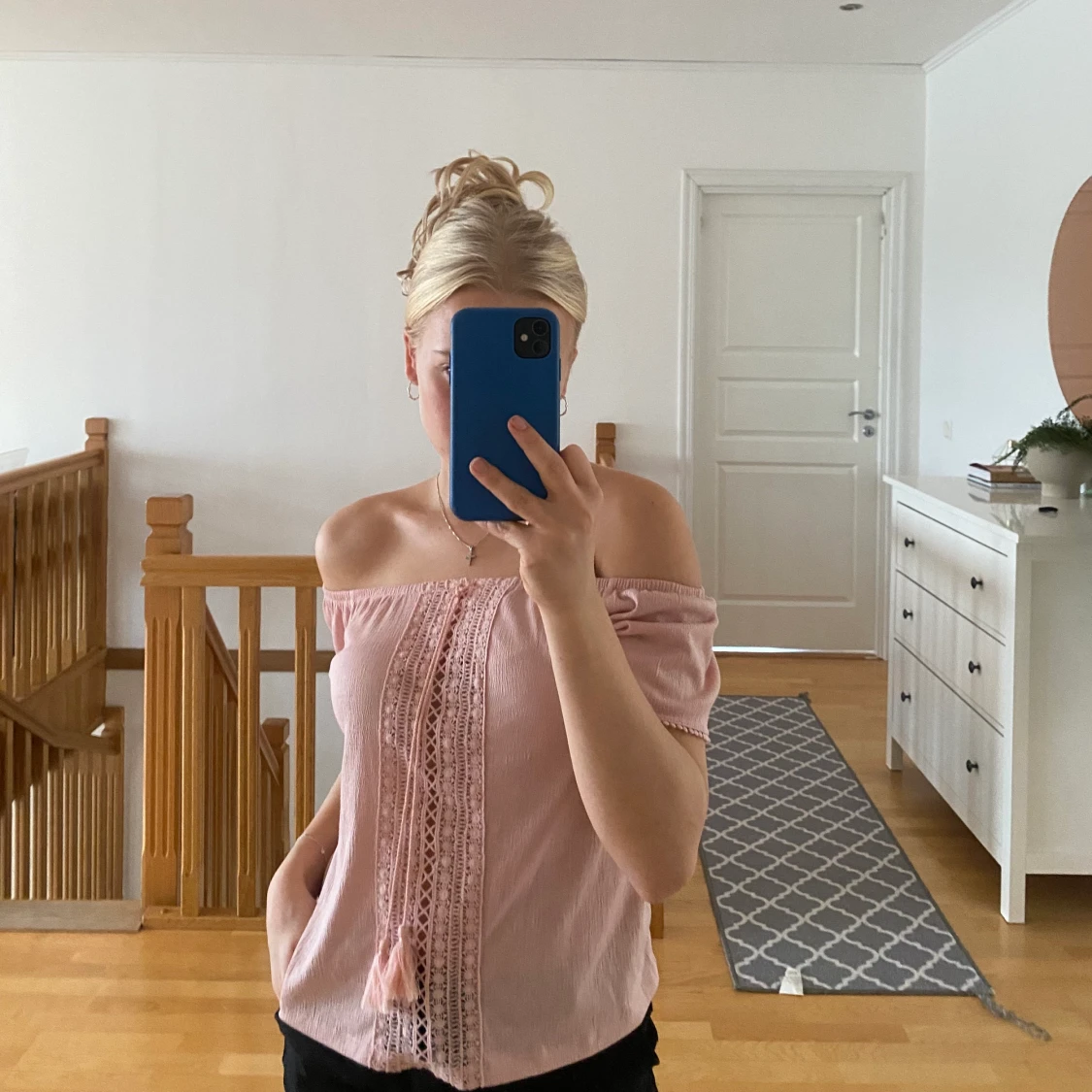 Söt offshoulder tröja