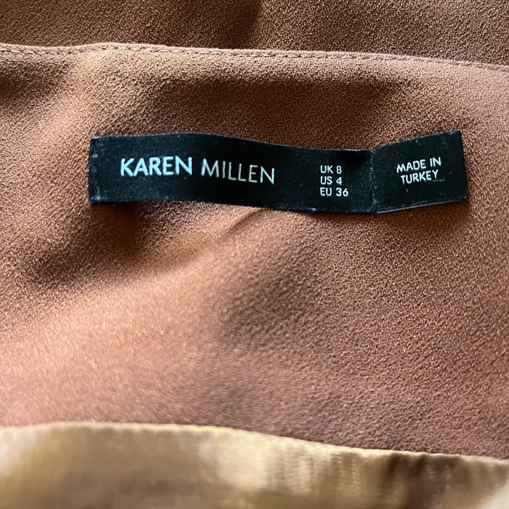 Riktigt pärla för den som kan bära! Kjol från Karen millen inköpt från vintage butik i New York 2019. Kjolar.