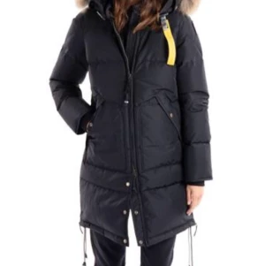 Jacka - Min gammala jacka som jag it vill ha kvar Den är it sönder nånstans o skriv dm för mer bilder💖