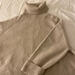 Stickad tröja  - Jätte fint skick, Storlek S🌸