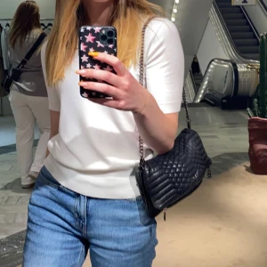 T shirt - Sjukt snygg t shirt köpt på zara, i jättebra skick