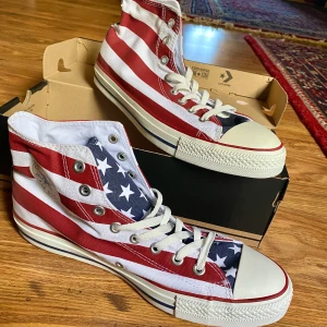 Converse All Star Stars & Bars Hi - Helt nya Converse med originalförpackning.