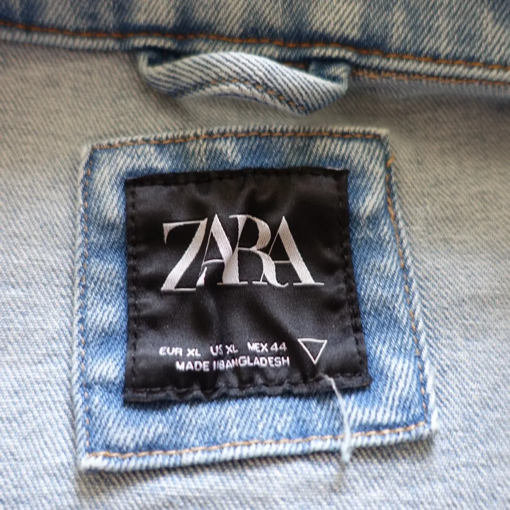 Nästan ny jeans jacka ( som ny ) använde ba 2,3 gånger. Takit.