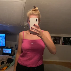 Nike topp💓 - Aldrig använt denna rosa niketoppen💓köparen står för frakten!