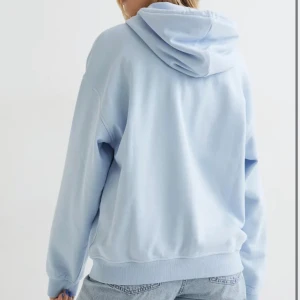 Zip hoodie blå - Snygg o skön zip hoodie från hm. Knappt använd.  