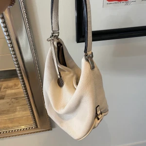 Dkny väska  - Så fin DKNY väska. Köpare står för frakt😍