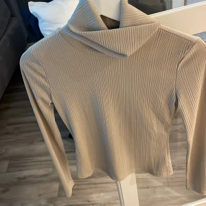 Polo tröja stl s  - Aldrig använd! 