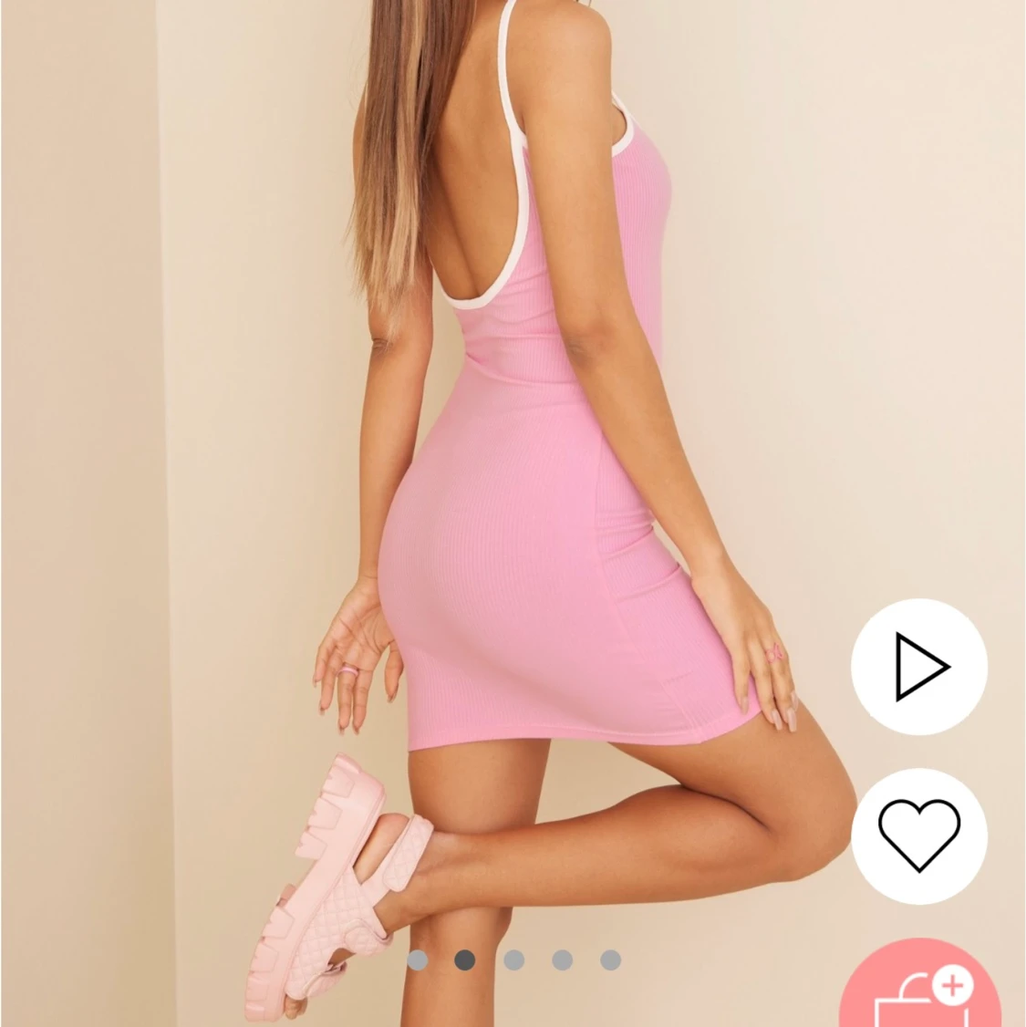 Oanvänd klänning med lappar kvar! - 91