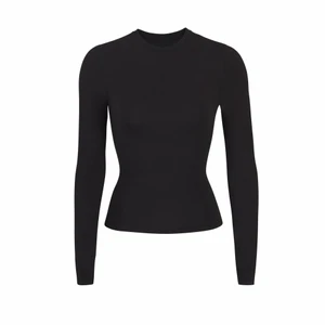 Skims tröja - Helt ny skims cotton jersey long sleeve t-shirt! Lapp kvar och i strl 34. Säljer för att jag beställde två. Den skönaste tröjan jag någonsin haft på mig!! Köparen står för frakt 🖤