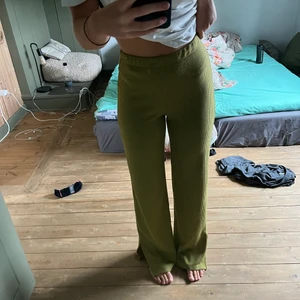 Byxor - Sköna byxor. Köparen står för eventuell frakt. 🌸